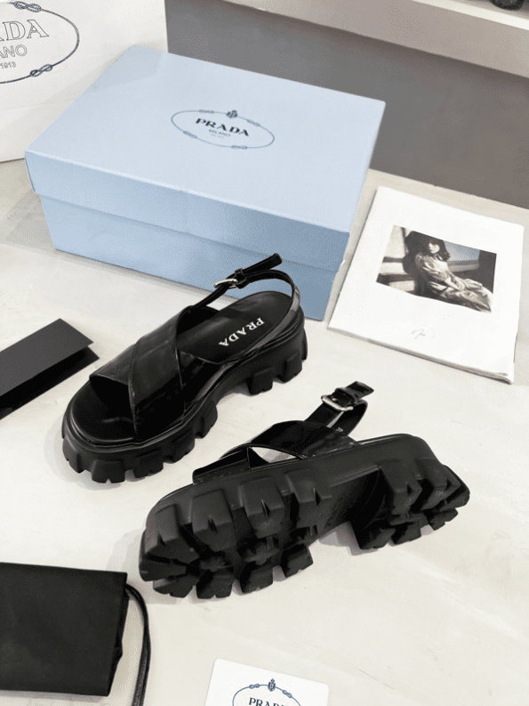 Monolith Loafers Black Slipper